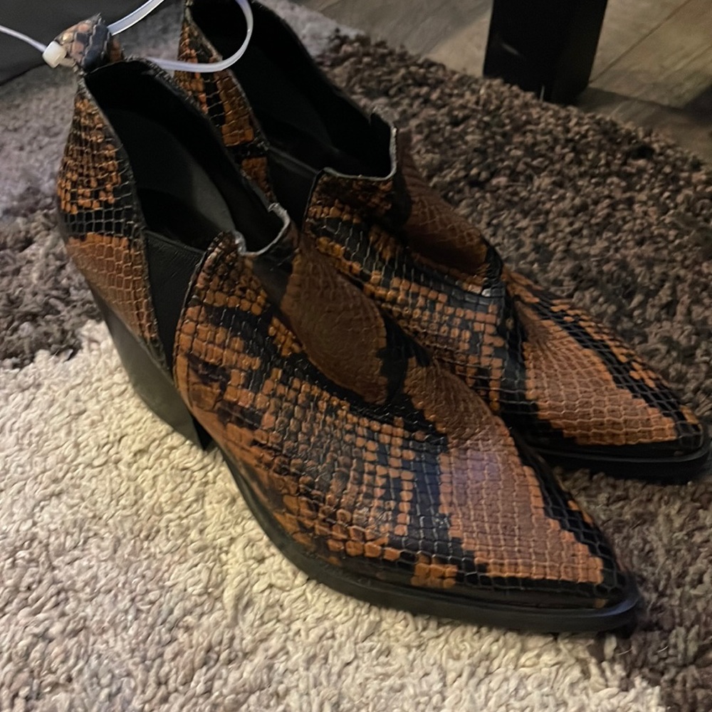 Marc Fisher snake skin boots size 5